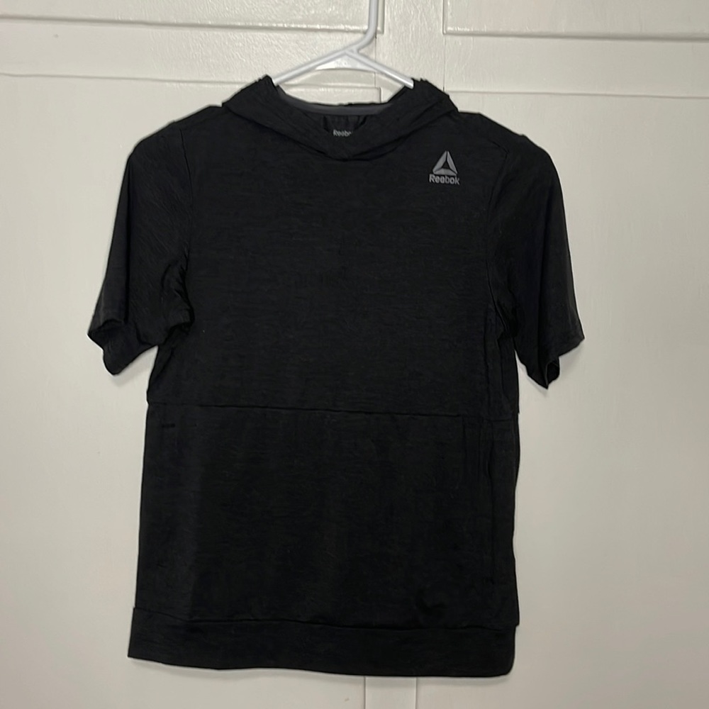 Reebok kids hooded dry fit shirt. Charcoal black size children’s 10-12.